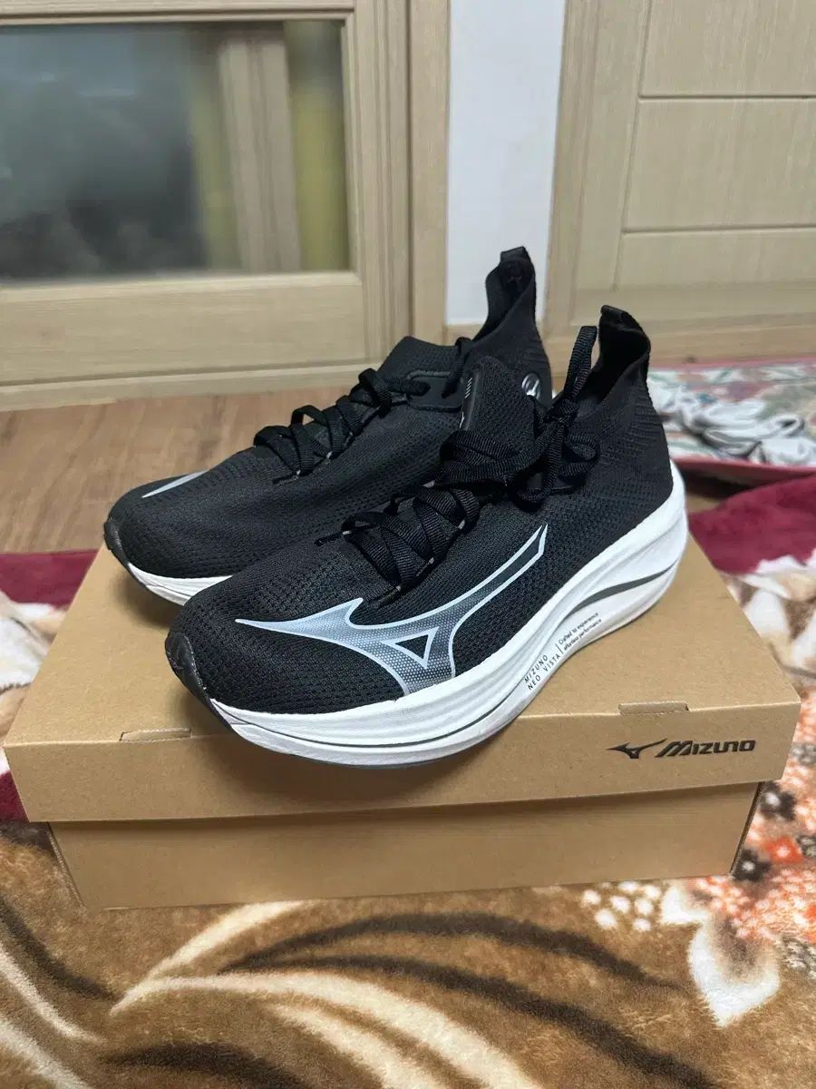 ミズノ NEO VISTA ランニングシューズ 新品
