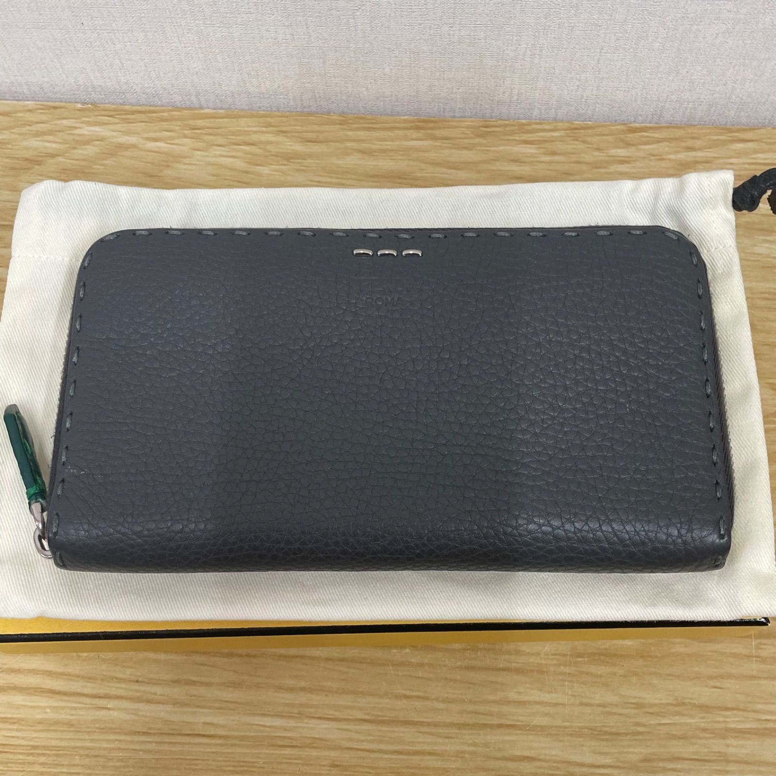 ■フェンディ FENDI セレリア レザー ラウンドファスナー 長財布 A26-2244
