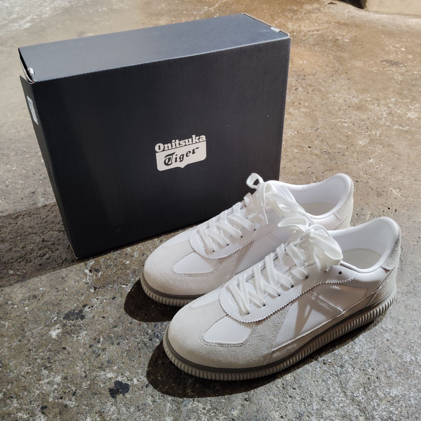 未使用 Onitsuka Tiger DELECITY 27cm 箱タグ付き Onitsuka Tiger DELECITY L 箱付き ホワイト 27cm スニーカー オニツカ