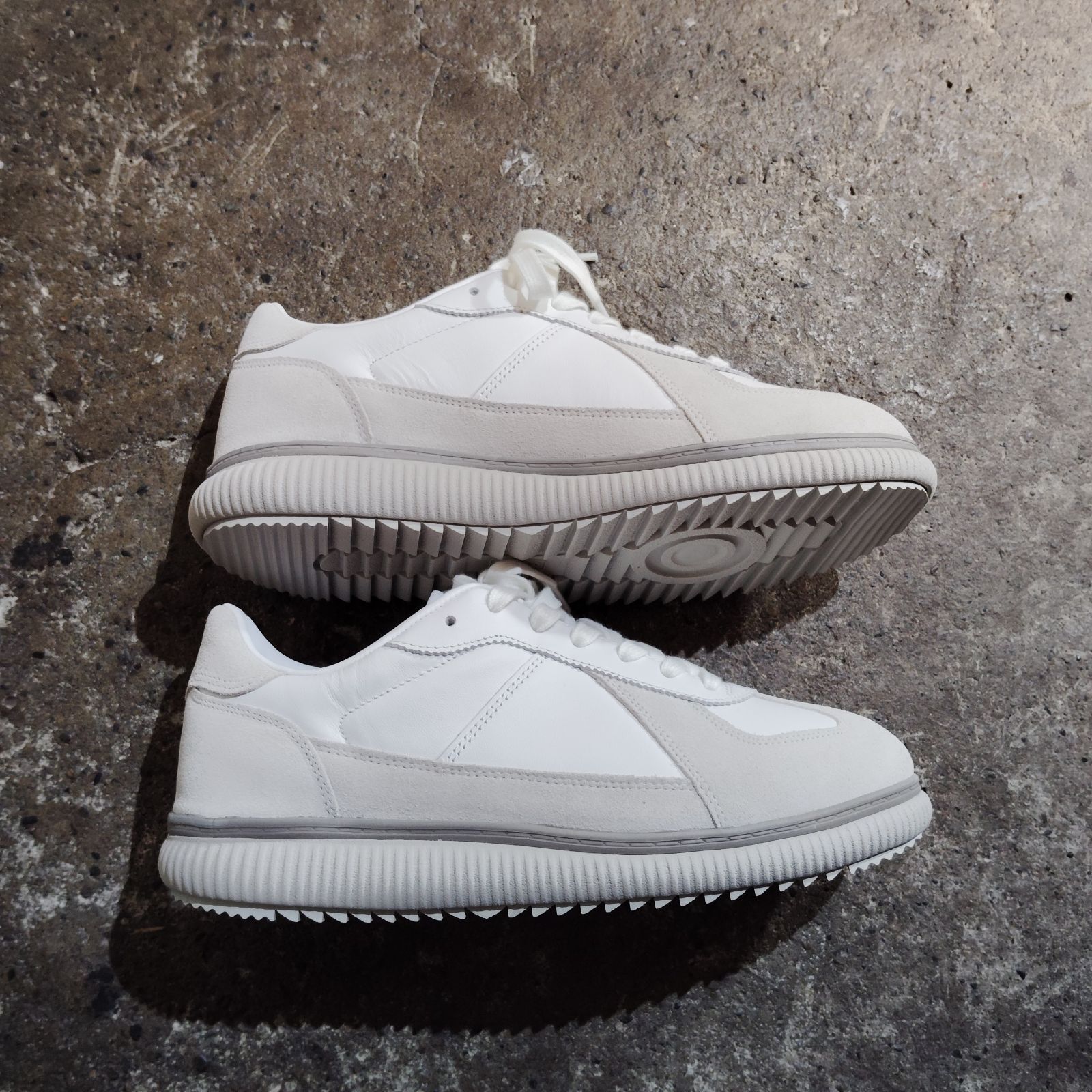 Onitsuka Tiger DELECITY L 箱付き ホワイト 27cm スニーカー オニツカ
