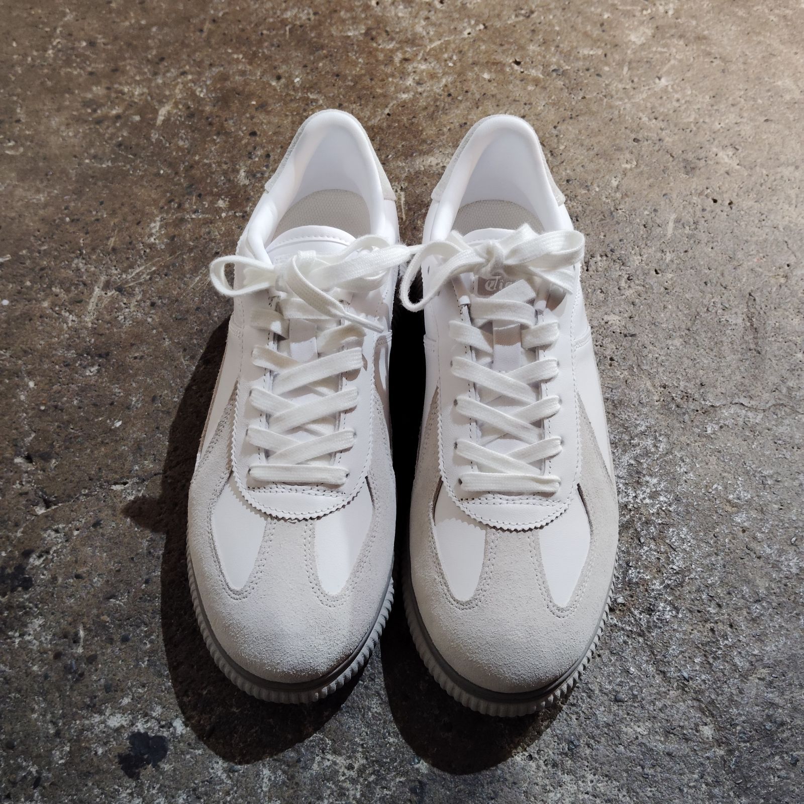 未使用 Onitsuka Tiger DELECITY 27cm 箱タグ付き Onitsuka Tiger DELECITY L 箱付き ホワイト 27cm スニーカー オニツカ