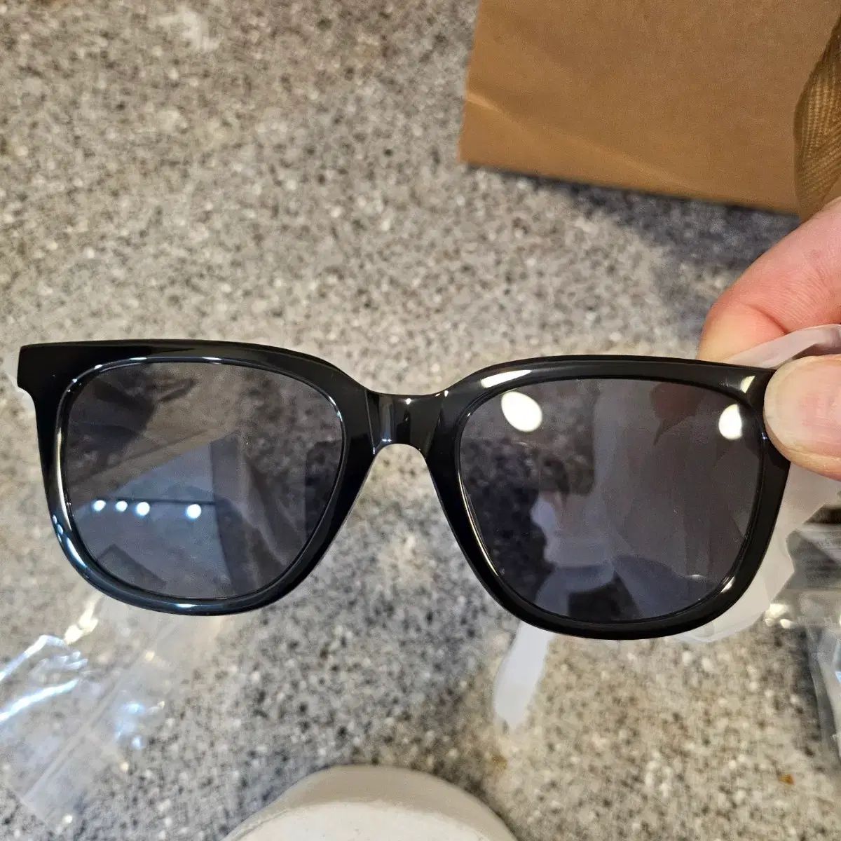 カリン サングラス 新品 フルセット 商品名、テンプルに