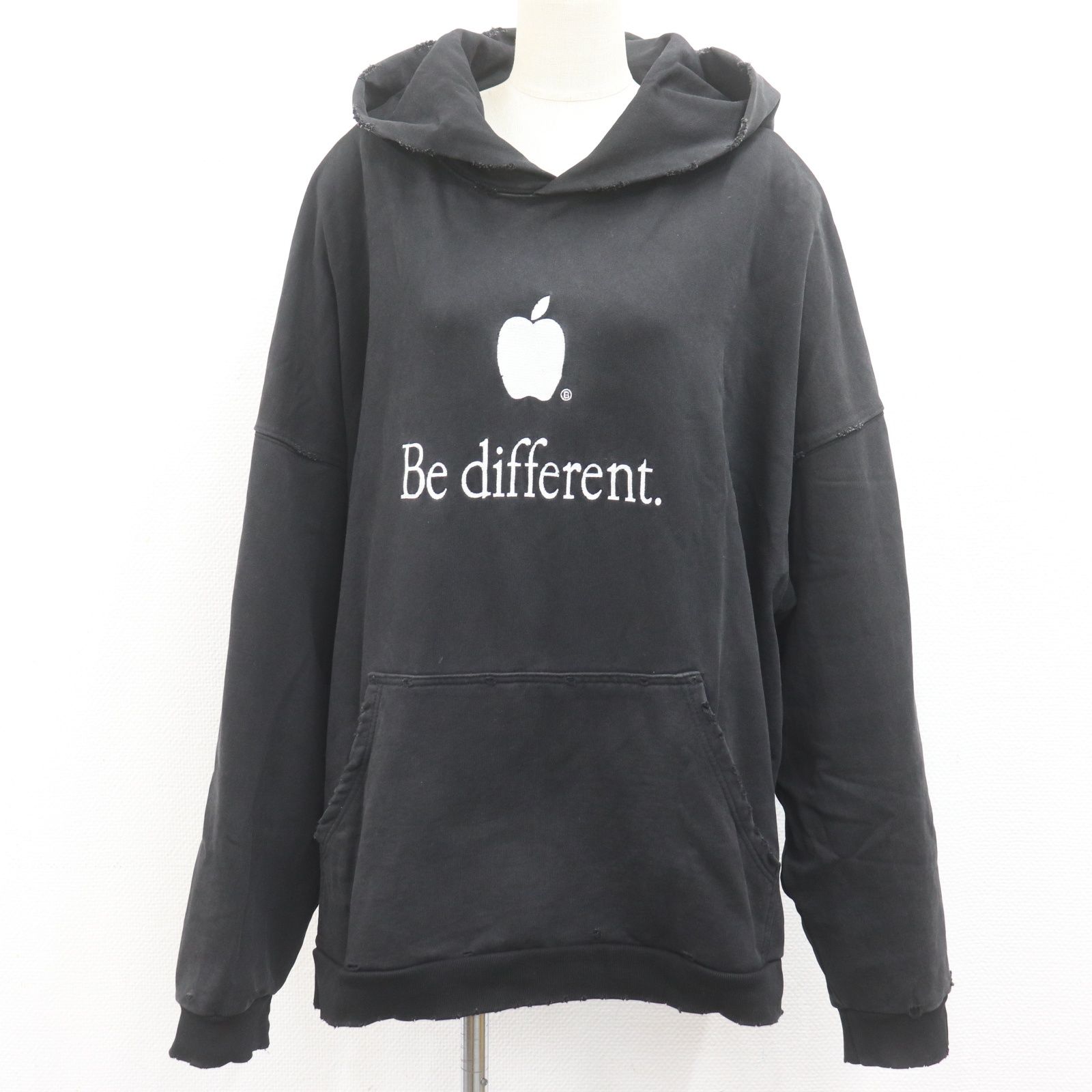 ITWTTKXMNAFM BALENCIAGA バレンシアガ Be different 676589 パーカー フーディー トップス アウター ダメージ加工 ヴィンテージ加工 ブラック 黒 メンズ サイズM