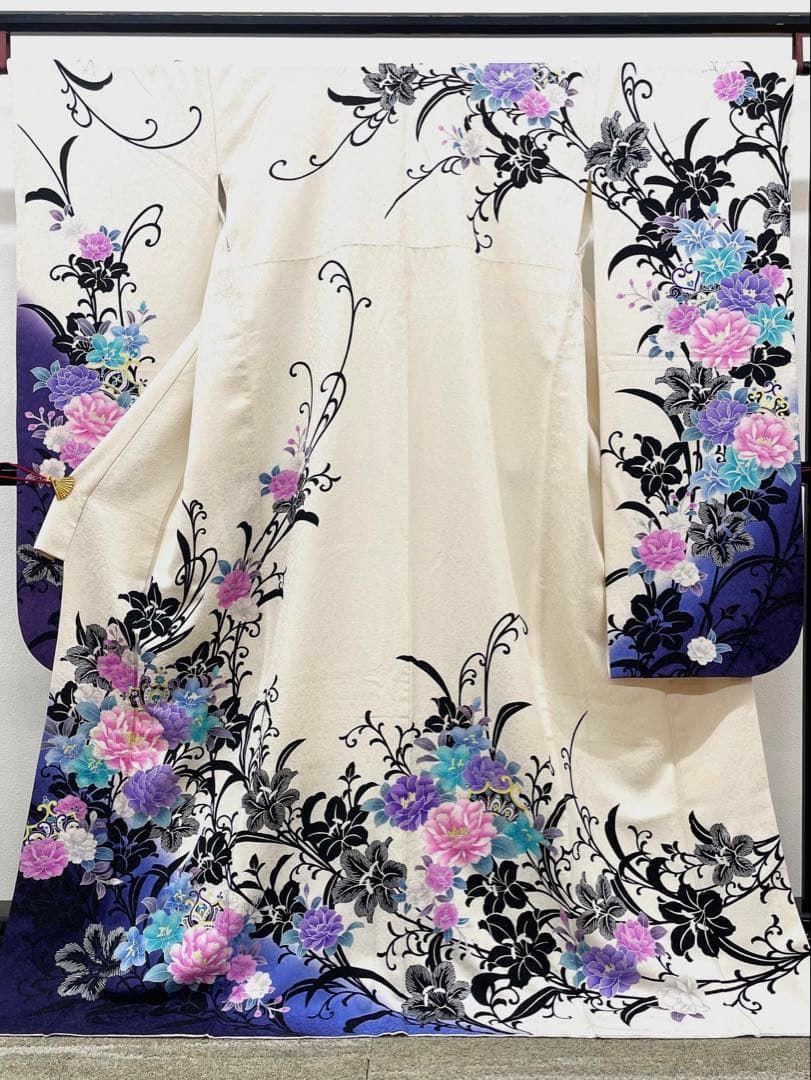 振袖 ラメ刺繍 紋意匠 身丈162cm 撥水加工済 MO3718 振袖 銀彩 ラメ刺繍 ストーン 紋意匠 身丈173cm MO3849 - メルカリ