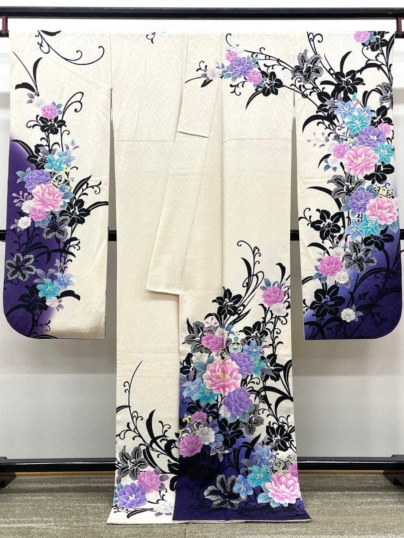 振袖 銀彩 ラメ刺繍 ストーン 紋意匠 身丈173cm MO3849 - メルカリ