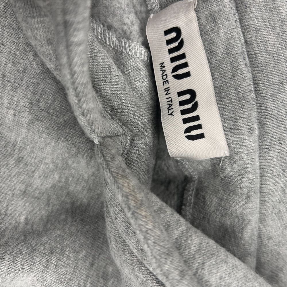 miumiu (ミュウミュウ) 23AW ロゴクロップド スウェットトレーナー