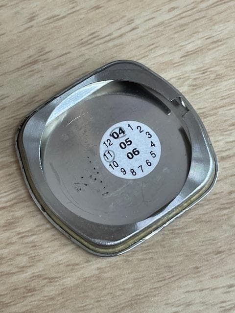 専用RADO メンズ黒革新古品　シリアルナンバー有りメンテナンス要　取引き中 稼働品 RADO クォーツ メンズ 腕時計 ワニ革バンド 電池交換済 中古品