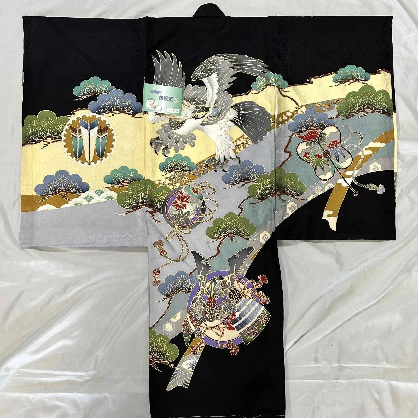 【家紋入れ対応】お祝い着 鷹　兜（※ご注文後に家紋を入れます）