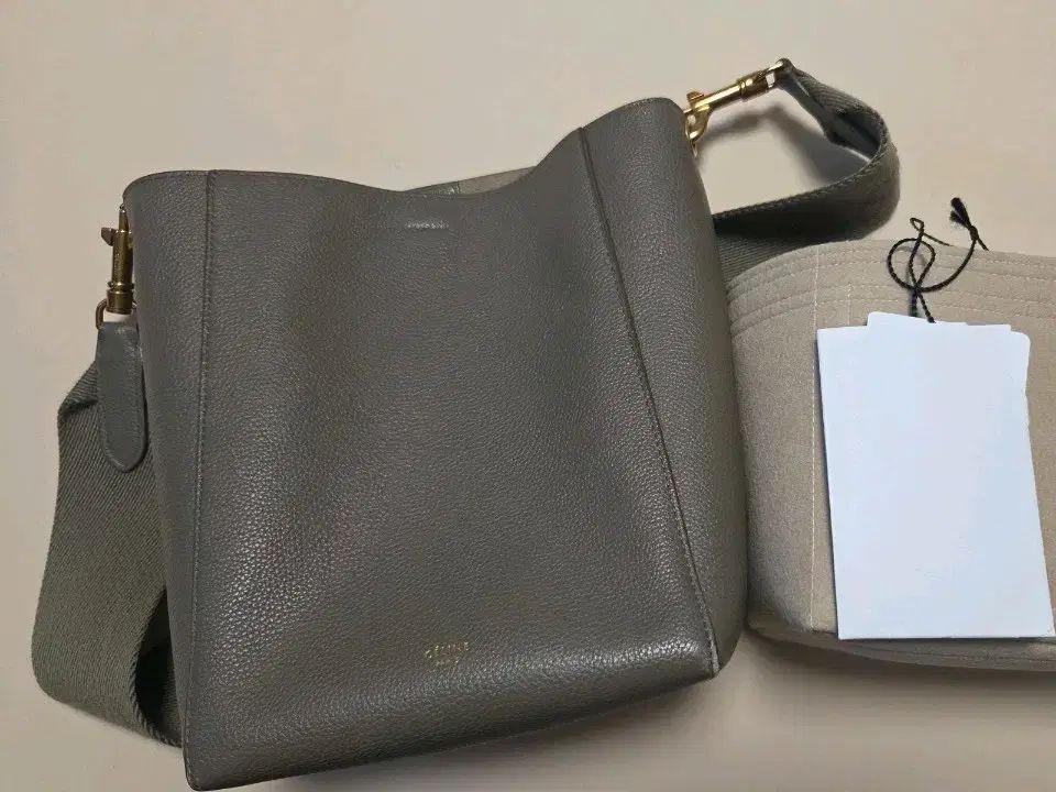 Celine セリーヌ サングルバッグ スモール トープ カラー