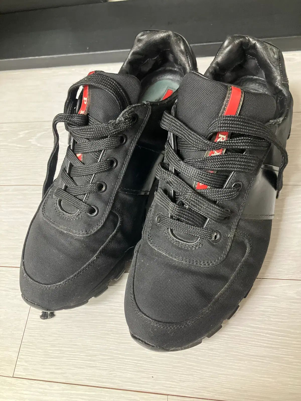 PRADA ブラック スニーカー UK7 (260) 38,891円