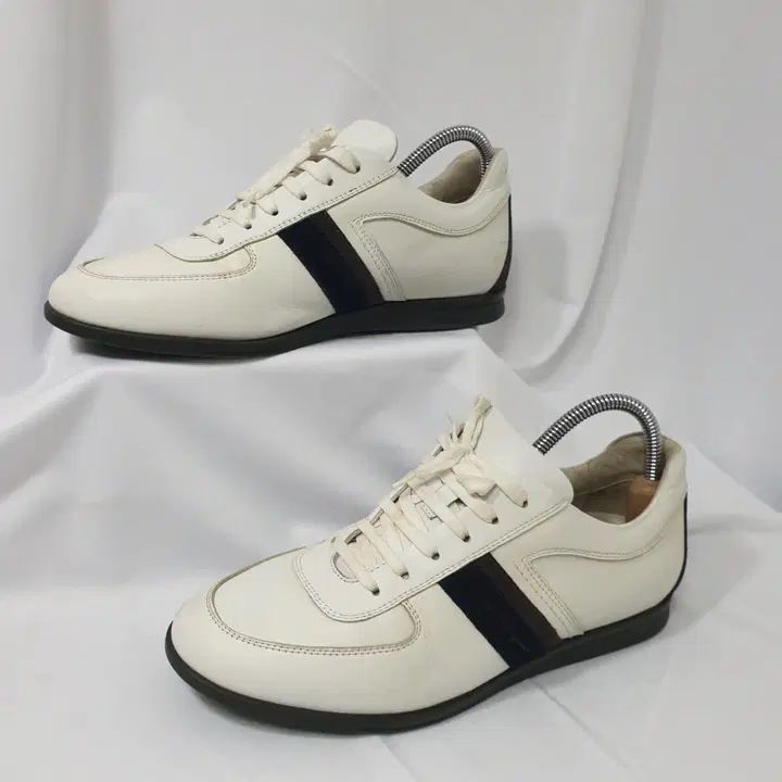 ドゥハヴィンテージ 8 5eee 275 FERRAGAMO フェラガモ MILLET ミレー スニーカー