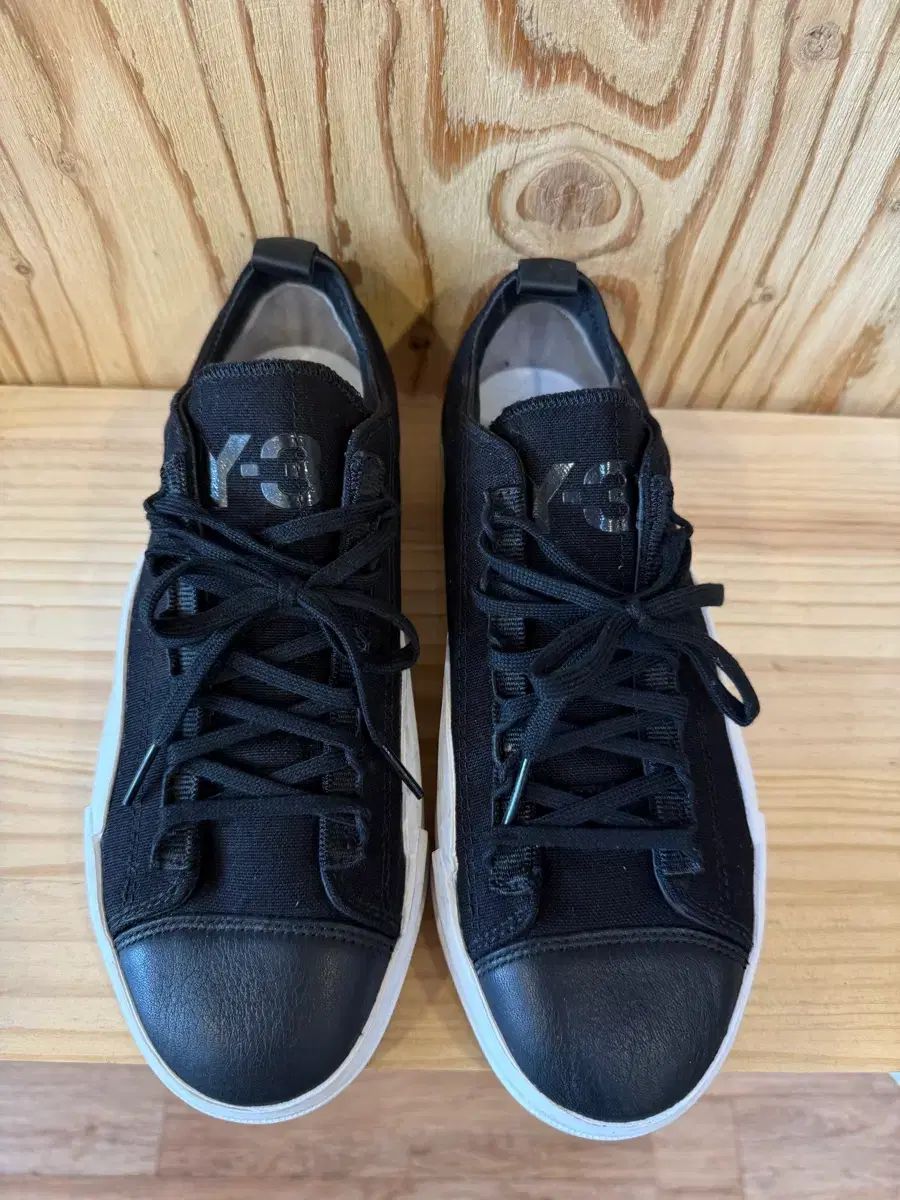 Y-3 (アディダス) ブラック スニーカー 235 9,940円