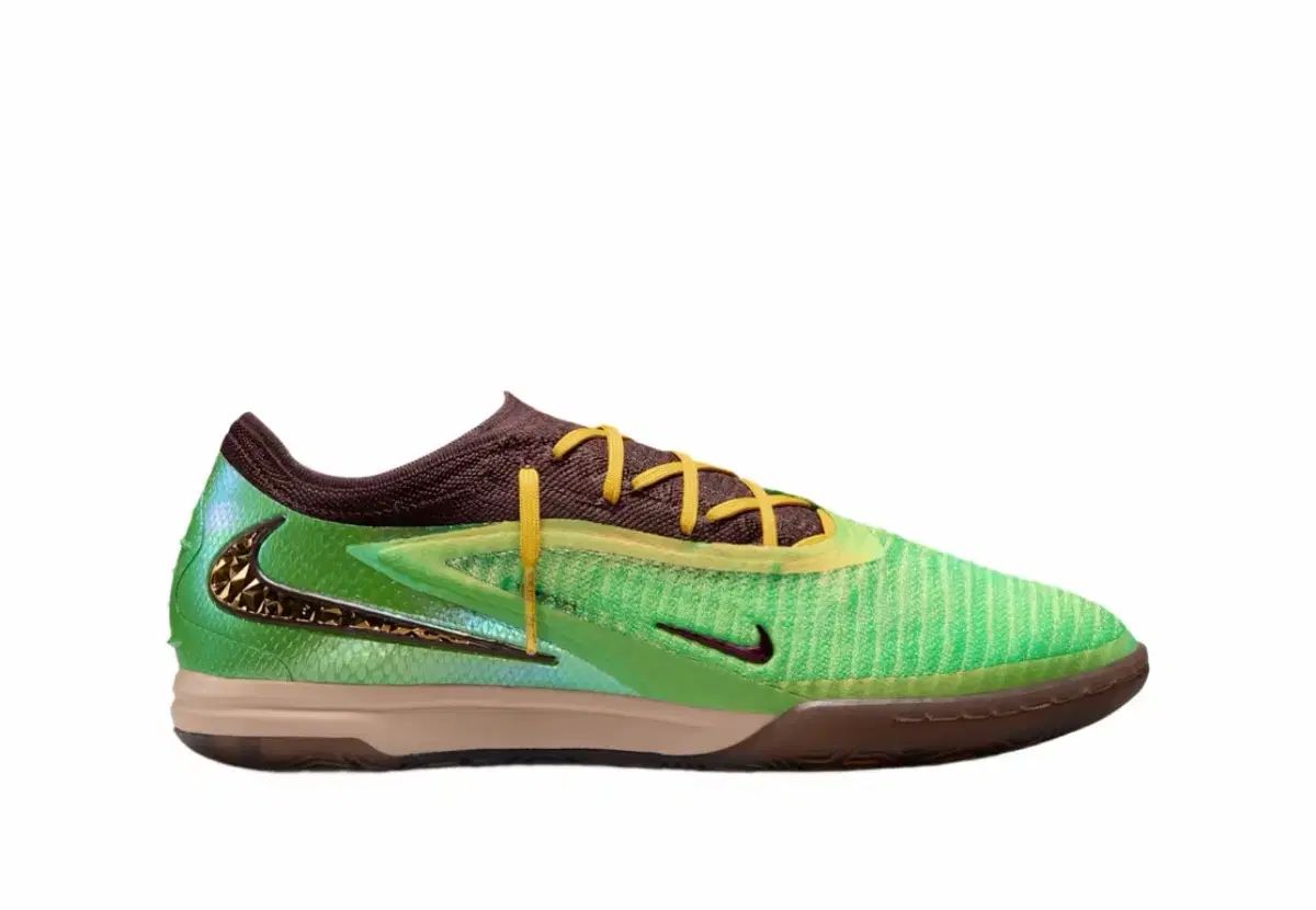 270 NIKE × トラヴィス スコット カクタス ジャック FANTOM 6 LOW インドア