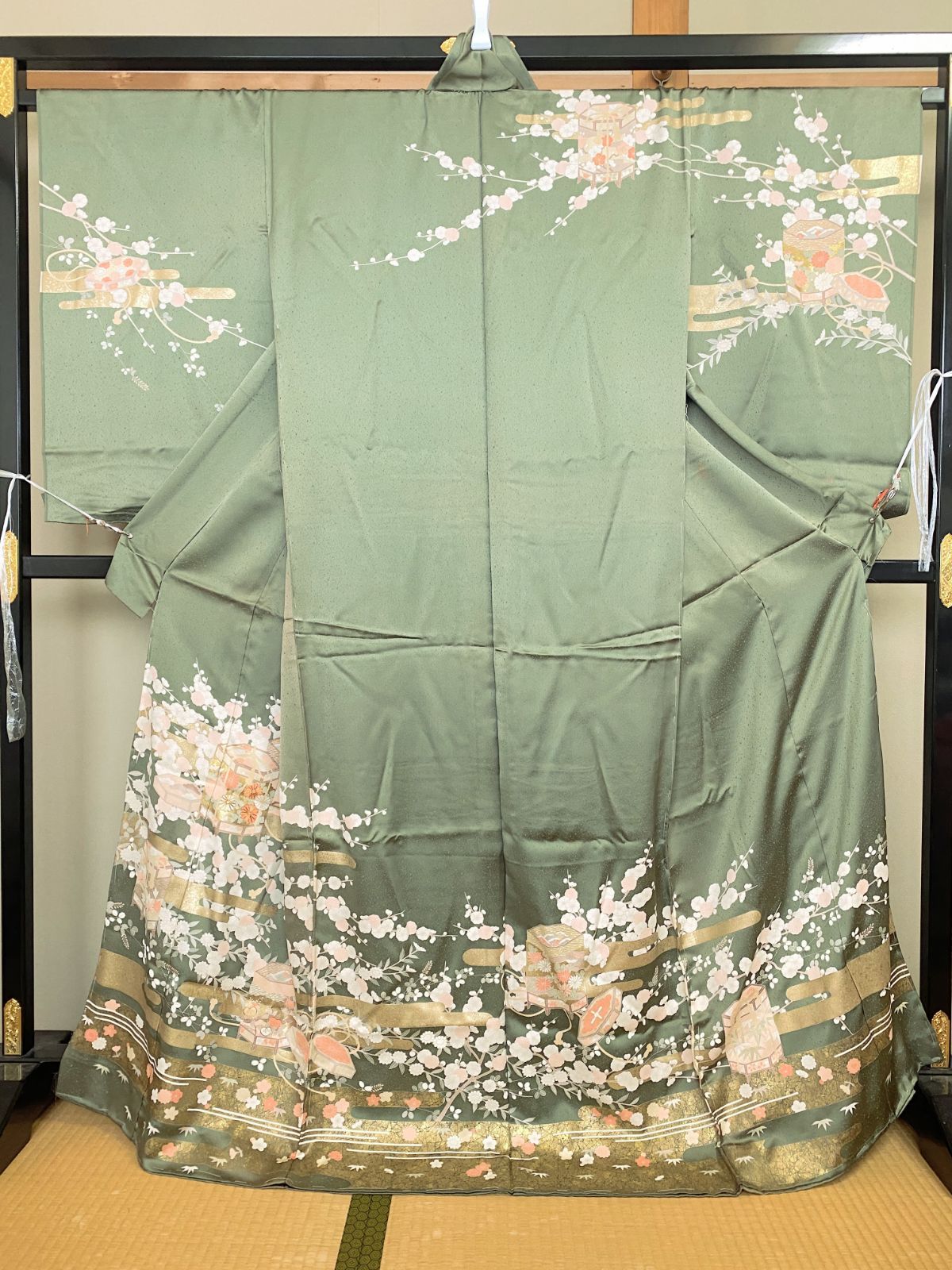 771B【アンティーク着物】付下げ？袷 正絹？？落ち着いた草色 しつけ糸