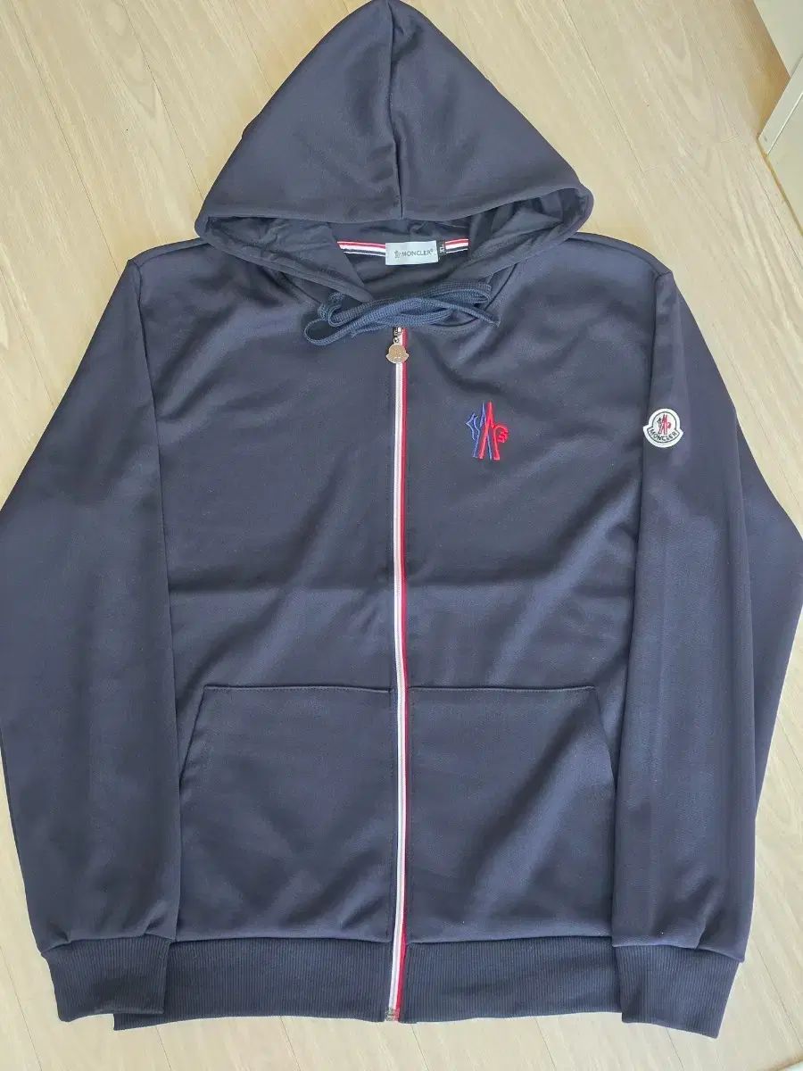 (新品) モンクレール フーディー Tシャツ ズボン セットアップ サイズ XL