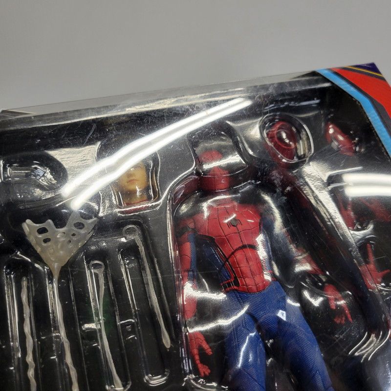中古品】 MAFEX スパイダーマン ホームカミングver. No.047 【055