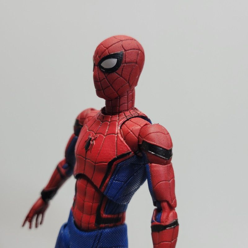 中古品】 MAFEX スパイダーマン ホームカミングver. No.047 【055