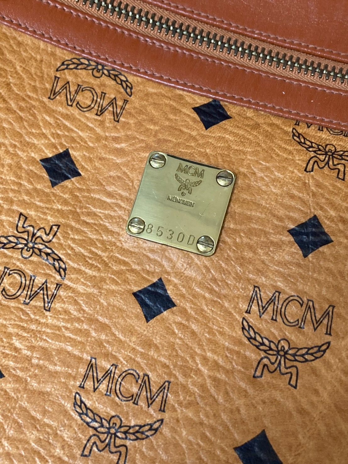 極美品 MCM エムシーエム クラッチバッグ セカンドバッグ ヴィセトス柄 レザー メンズ 保存袋 yk061901 極美品 MCM エムシーエム クラッチバッグ セカンドバッグ ヴィセトス柄 レザー メンズ 保存袋 yk061901