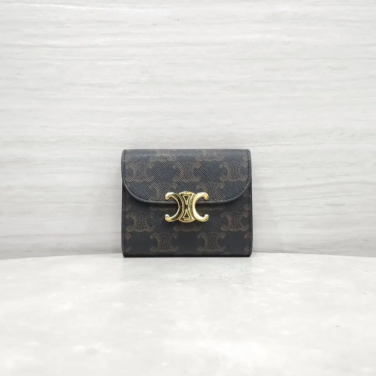 Celine セリーヌ スモール トリオンフ フラップ 財布 10D782CQH