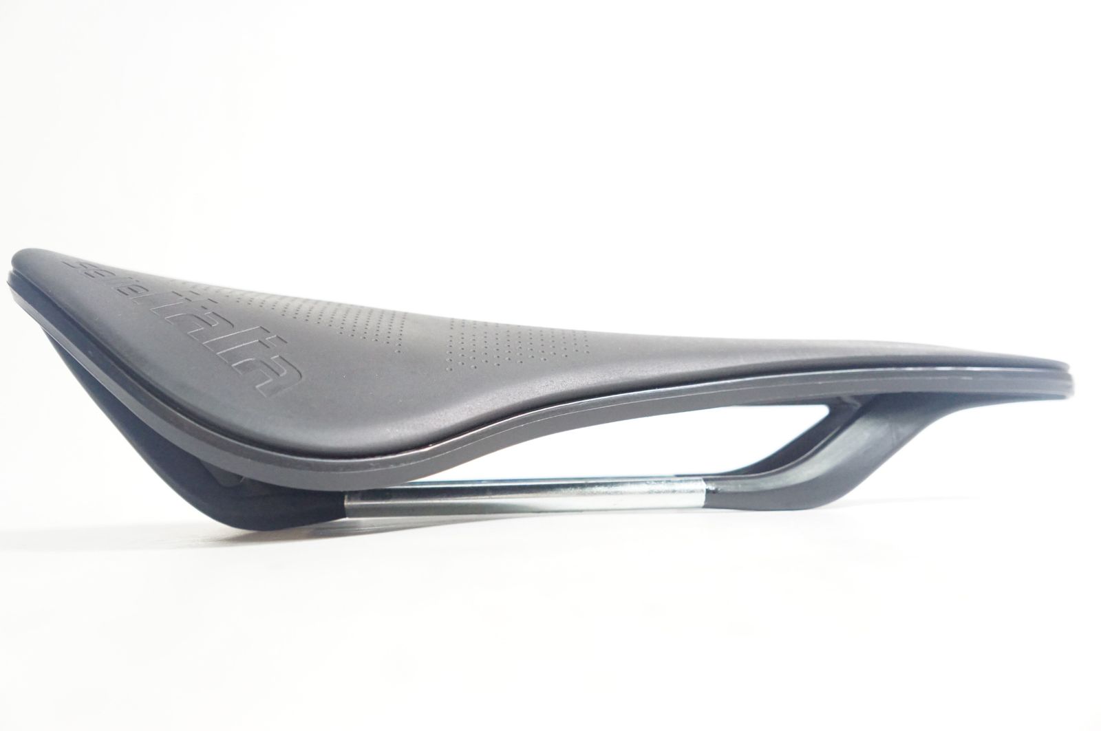 SELLE ITALIA 「セライタリア」 NOVUS BOOST EVO FEC ALLOY SUPERFLOW 