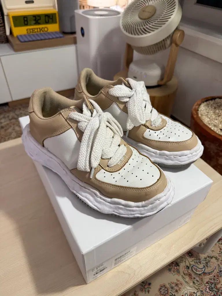 Maison MIHARA YASUHIRO (メゾンミハラヤスヒロ) ウェイン OG ベージュ(40) 28,754円