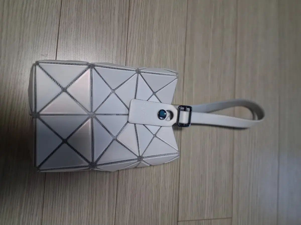 BAO BAO ISSEY MIYAKE バオバオイッセイミヤケ ルーセント トートバッグ 白 28,781円