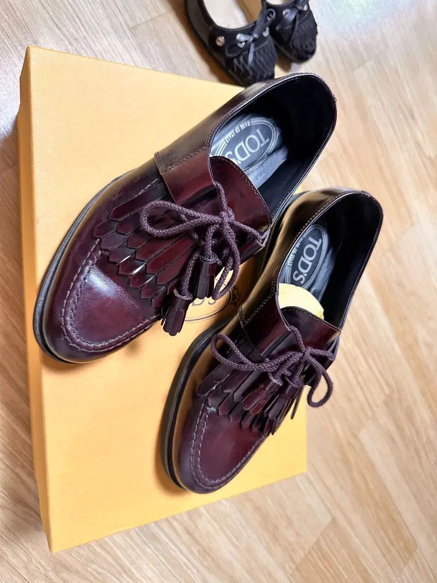 TOD'S トッズ バーガンディ タッセル ローファー 36 傷なし とても良好
