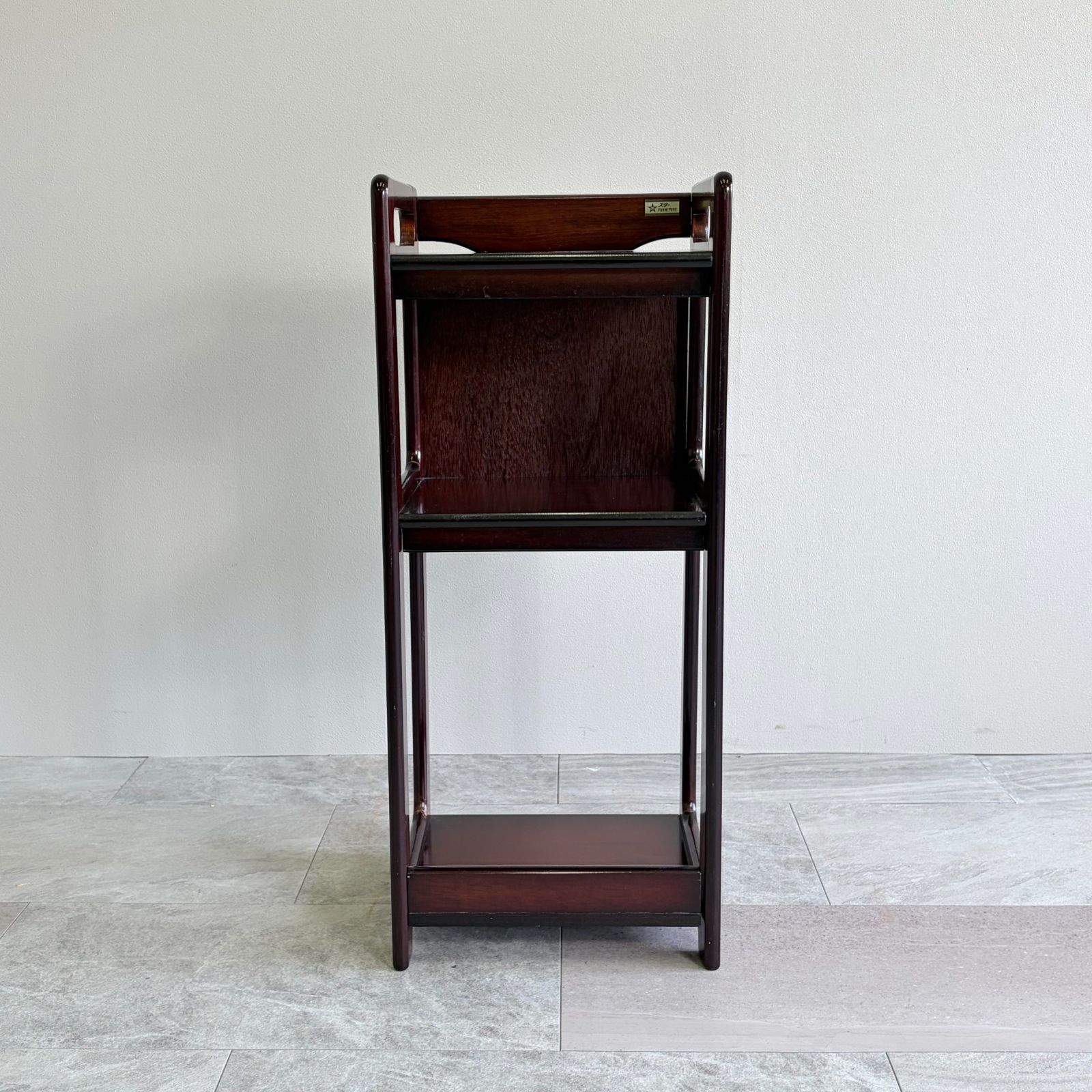 木の風合いを楽しむSTAR FURNITUREの三段ラック ディスプレイ