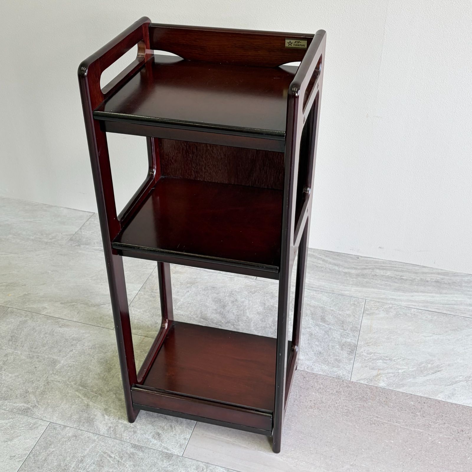 木の風合いを楽しむSTAR FURNITUREの三段ラック ディスプレイ