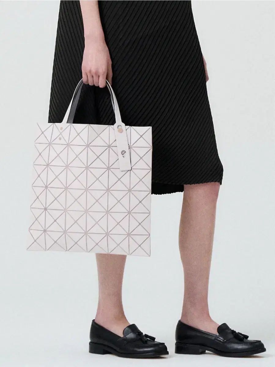 BAO BAO ISSEY MIYAKE バオバオイッセイミヤケ ルーセント W COLOR 白 x ベージュ (リバーシブル)