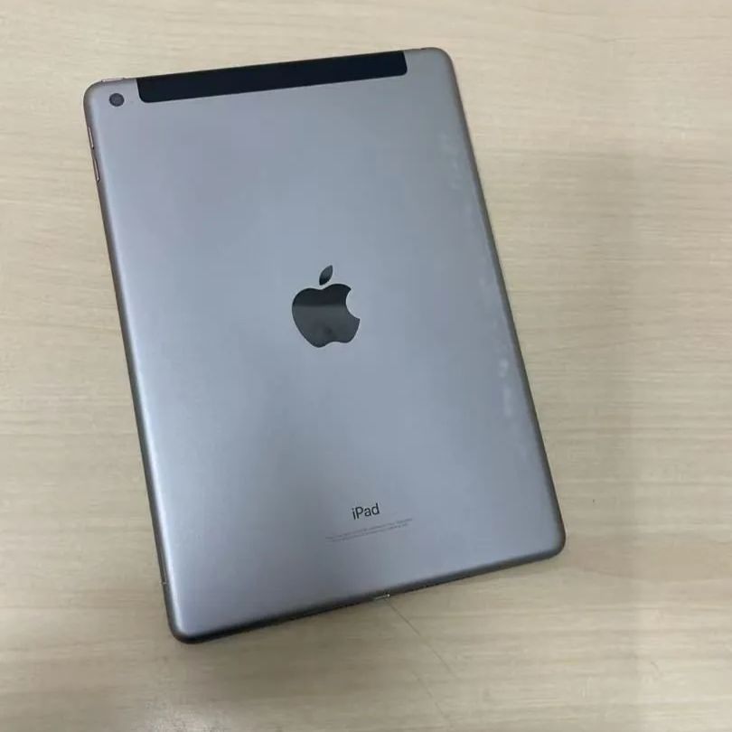 iPad 第6世代 32GB スペースグレイ 動作確認済 - メルカリ