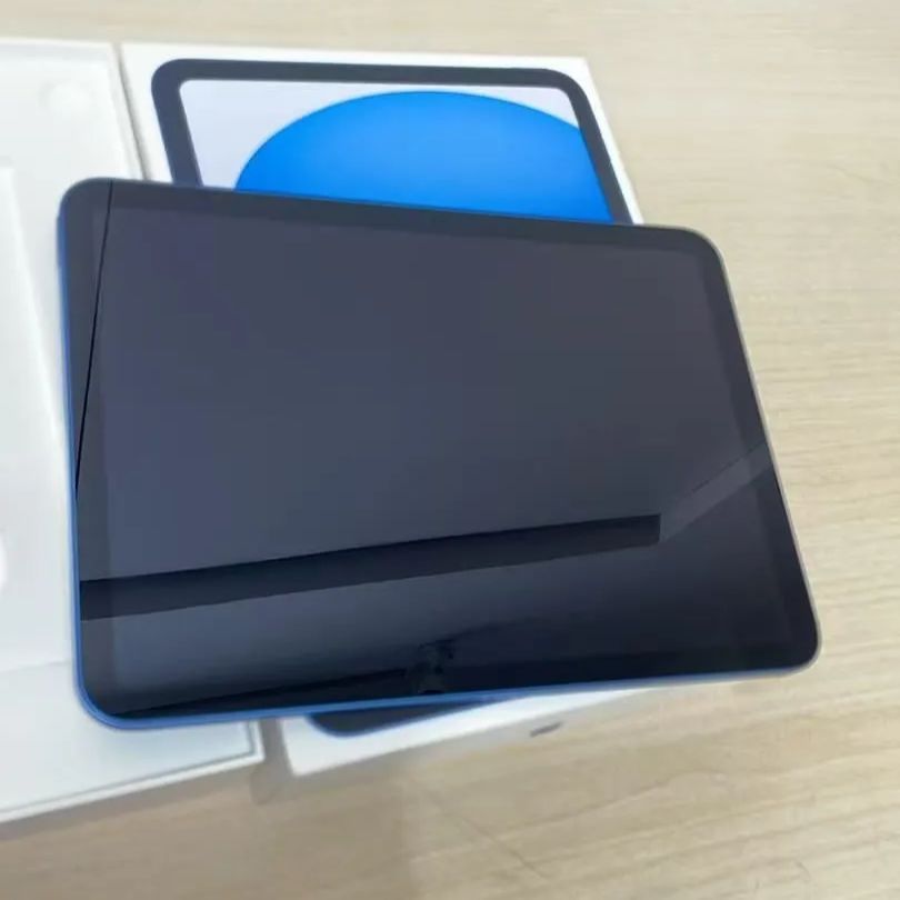 iPad 第10世代 128GB ブルー 極美品 5回充電 - メルカリ