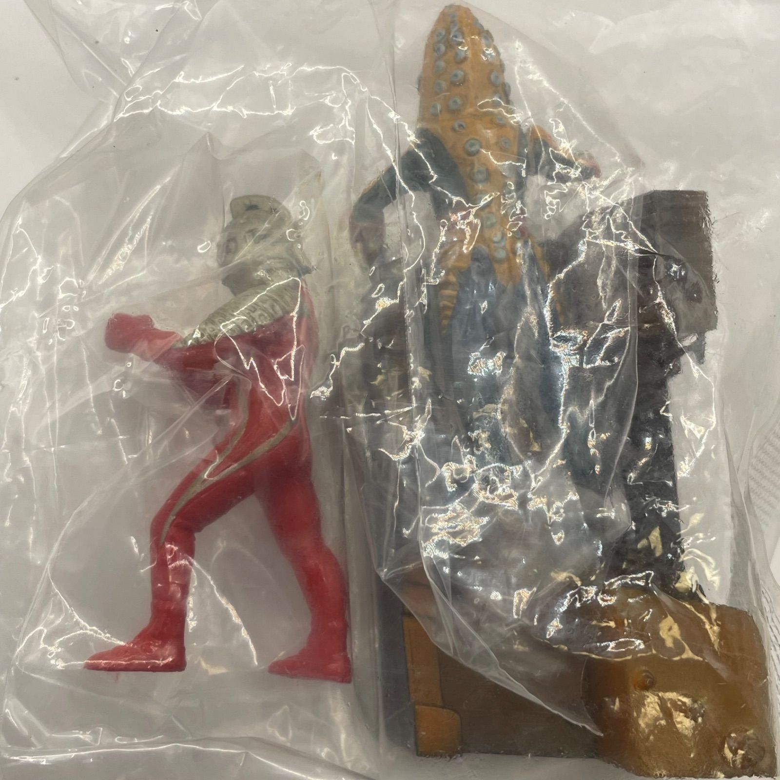 未開封超激レア ウルトラ怪獣名鑑 ウルトラセブン編 狙われた街 2種