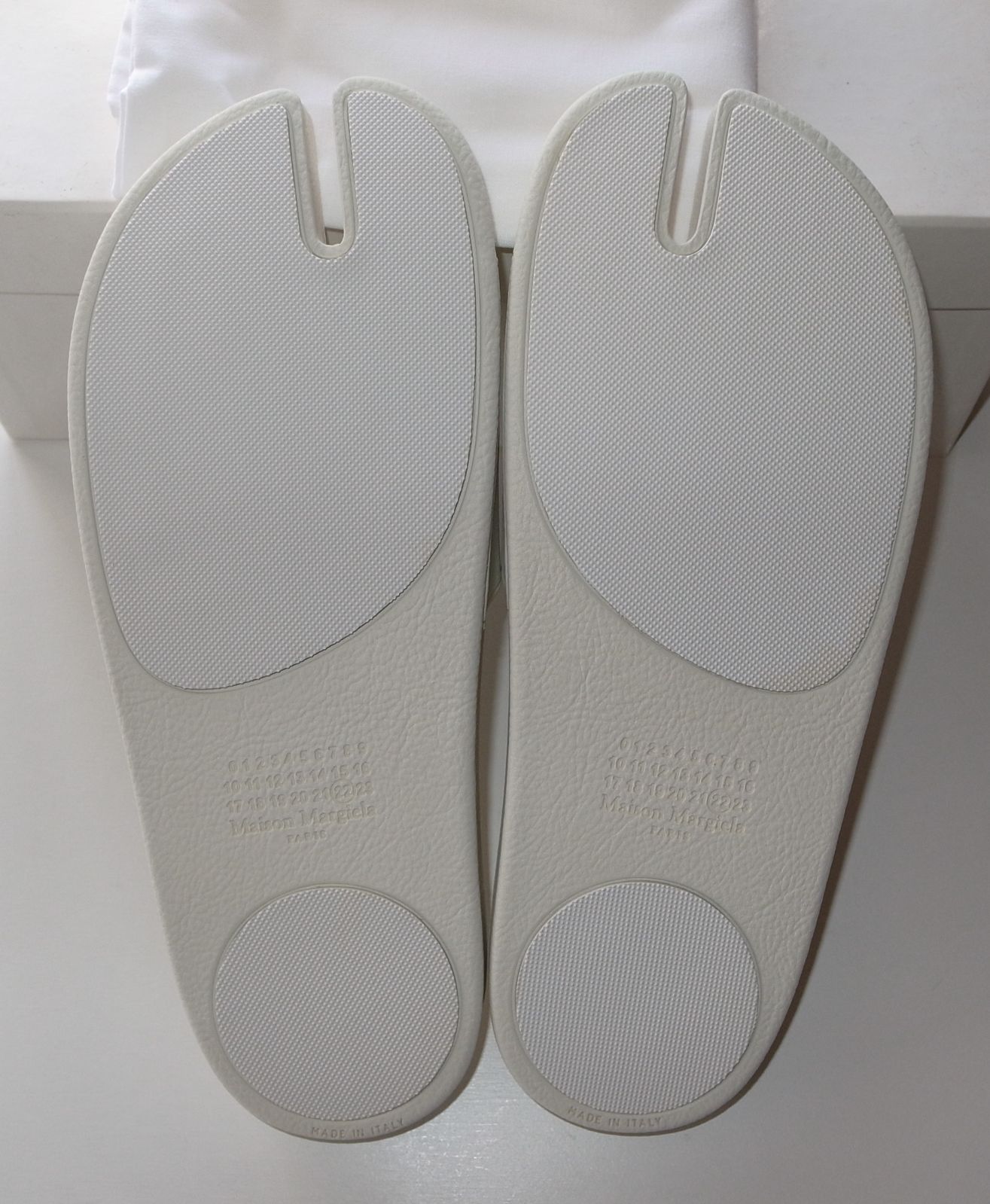 maison margiela マルジェラ white logo tabi 足袋 ロゴ サンダル