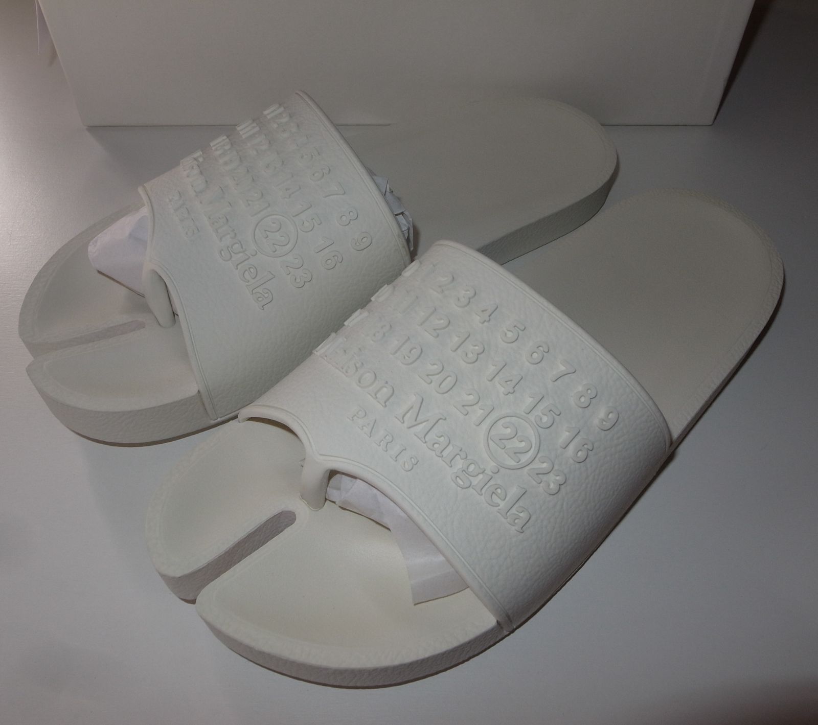 Maison Margiela パデッド サンダル ホワイト 41 maison margiela マルジェラ white logo tabi 足袋 ロゴ サンダル