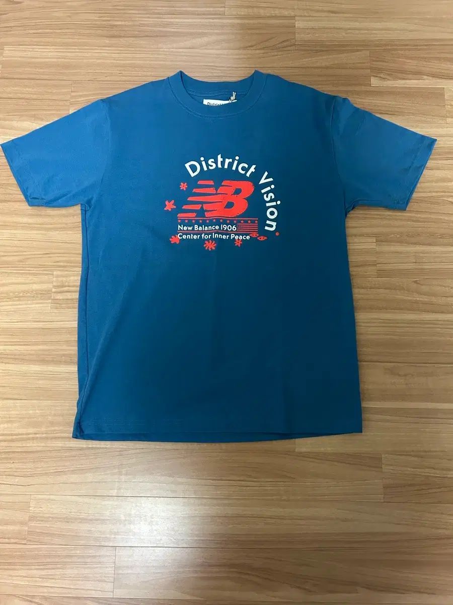 ディストリクト ビジョン x ニューバランス Tシャツ / M サイズ