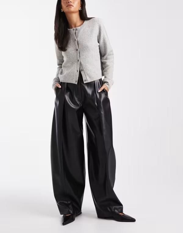エイソス レディース ボトムス カジュアルパンツ パンツ レザー フェイクレザー ASOS DESIGN faux leather cocoon tailored pants Black ブラック