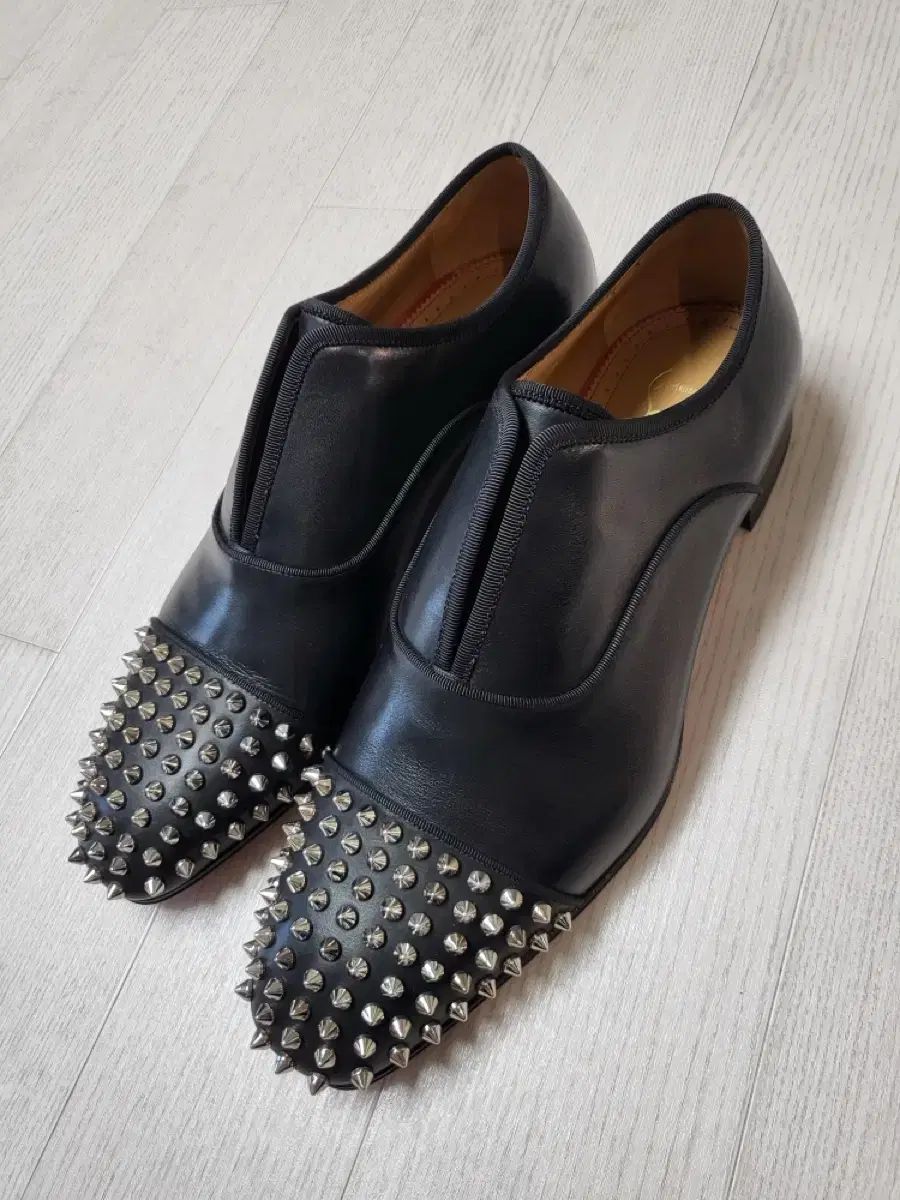 新品 クリスチャンルブタン 靴 40.5サイズ