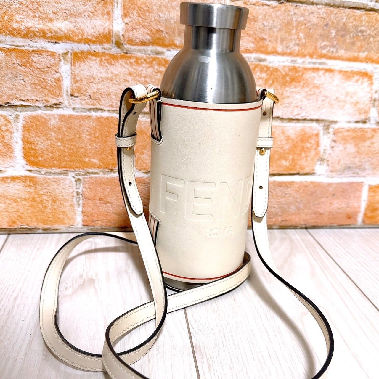 (格安)FENDI(フェンディ)レザーボトルホルダー 水筒