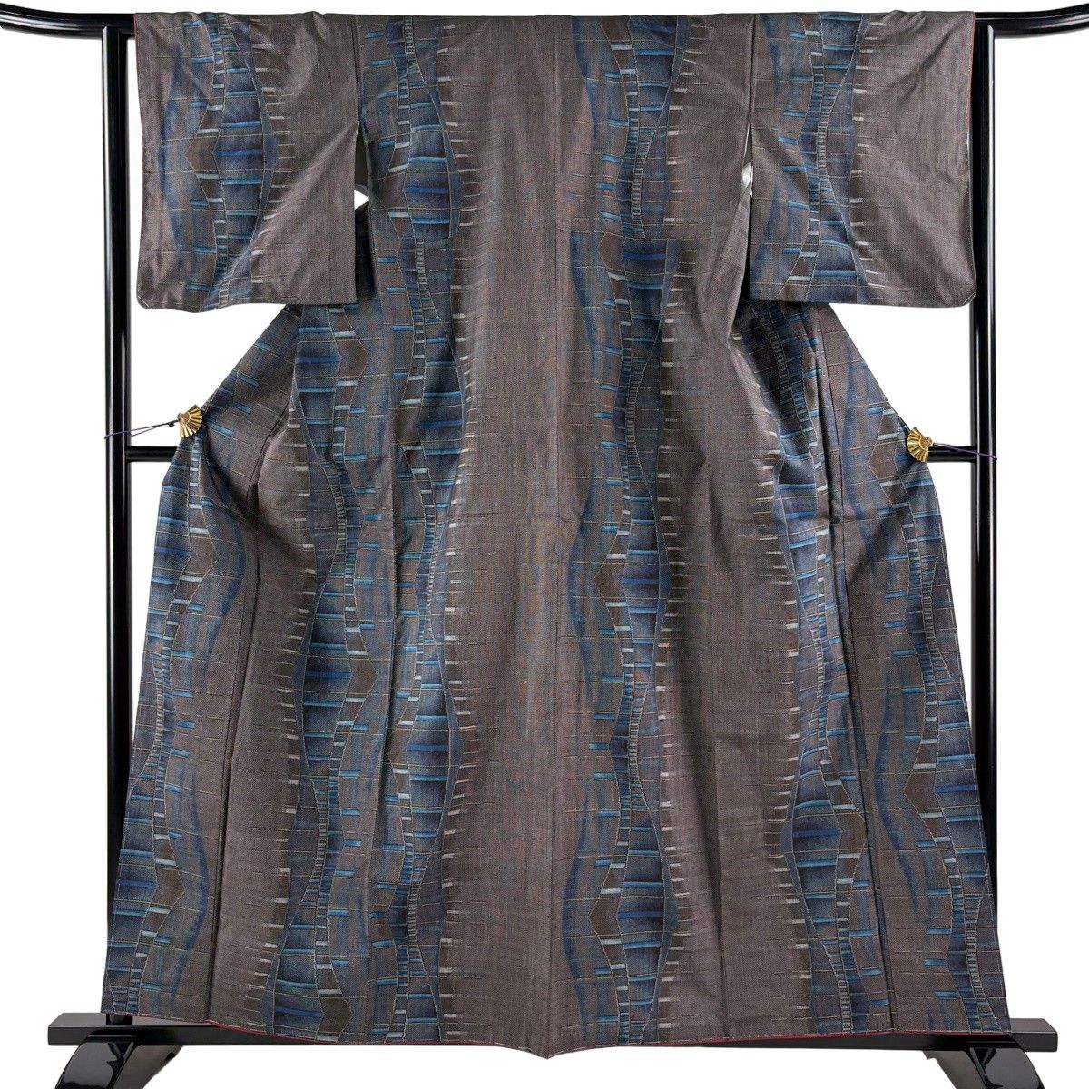 【美品】 大島紬 身丈159cm 裄丈62.5cm S 袷 都喜ヱ門 藤色泥 証紙 幾何学 縞 灰紫 正絹 逸品 【中古】