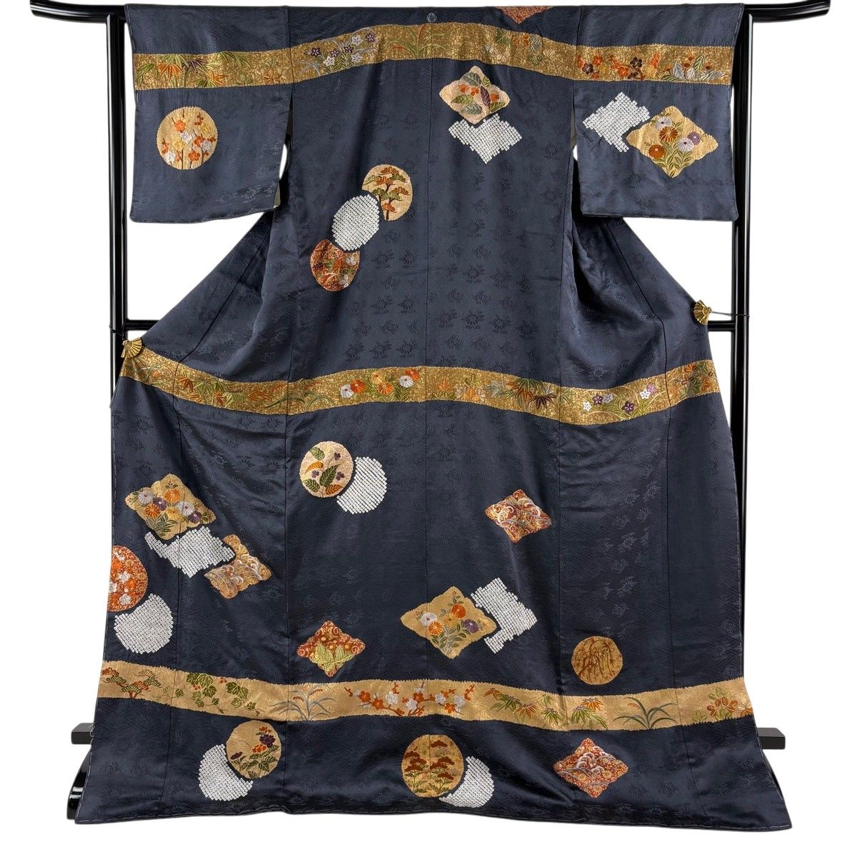 【美品】 訪問着 身丈176cm 裄丈64cm M 袷 草花 松竹梅 刺繍 絞り 黒灰 正絹 秀品 一つ紋 【中古】
