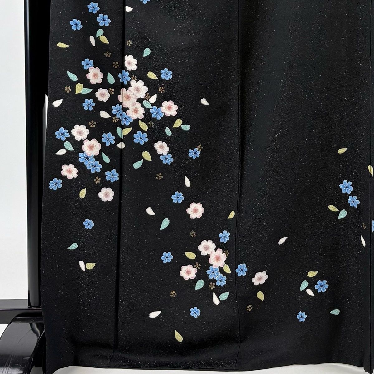 振袖 身丈170cm 裄丈67cm M 袷 桜 花びら 金通し 金彩 黒 正絹 秀品