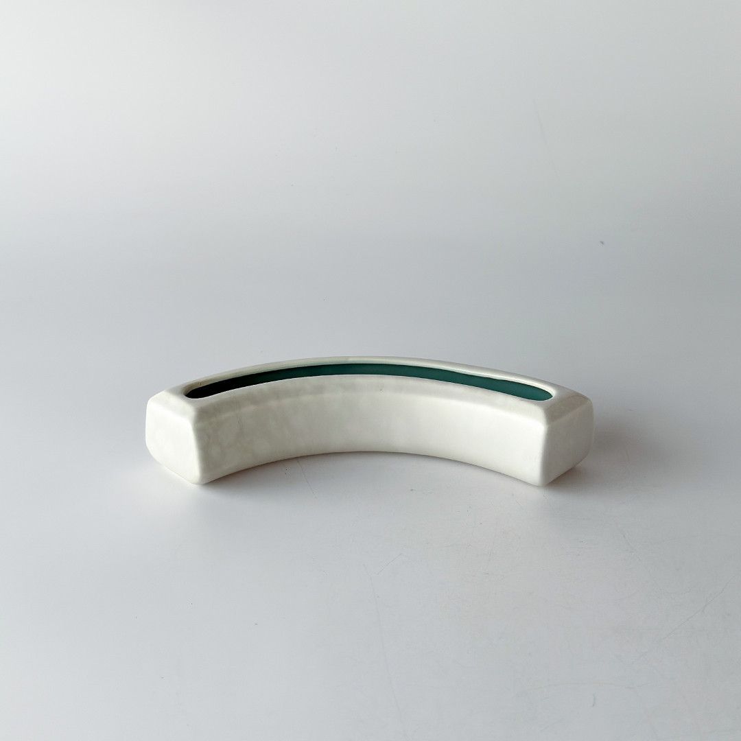 Poole Pottery プールポタリー Twintone フラワーベース Curved Half Moon 花器 オブジェ 置物 小物入れ ツイントーン 陶器 100659