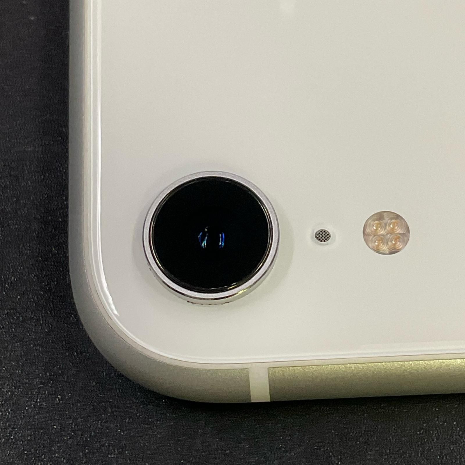 iPhone XR 64GB ホワイト docomo 白ロム 美品 92% - メルカリ