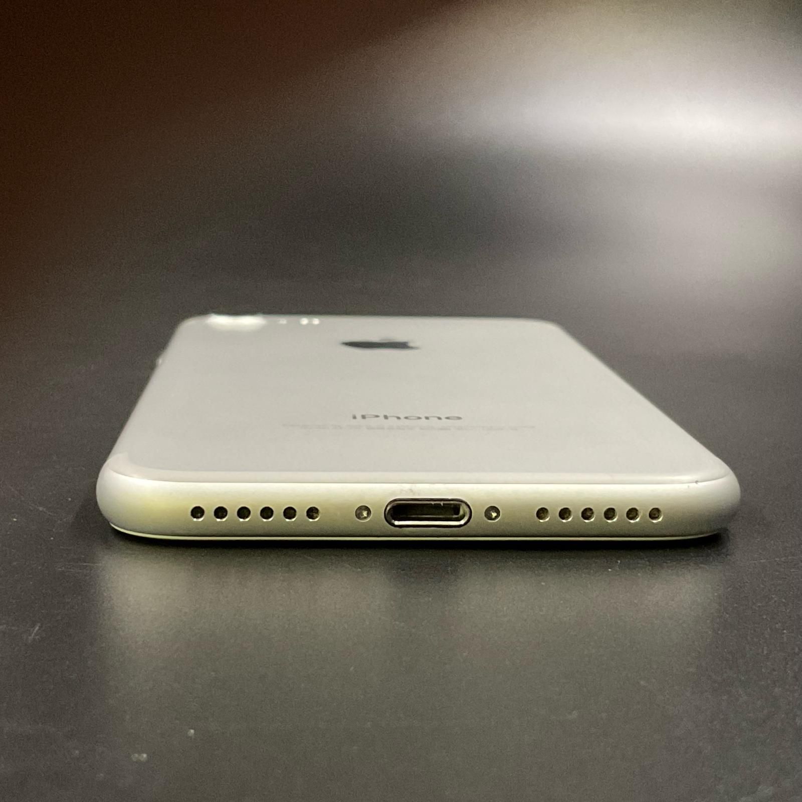 全額返金保証】【最速発送】 iPhone 7 32GB シルバー docomo 白ロム 美
