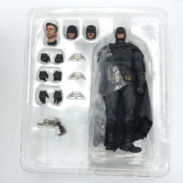 MAFEX バットマンナイトクルセーダー新品未開封 マフェックス Amazon
