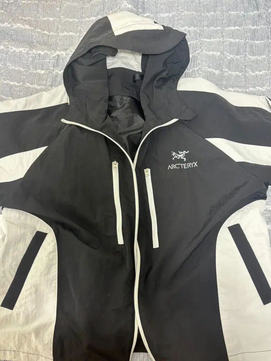 ARC'TERYX アークテリクス ウィンドブレーカー ジャケット ブラック/白