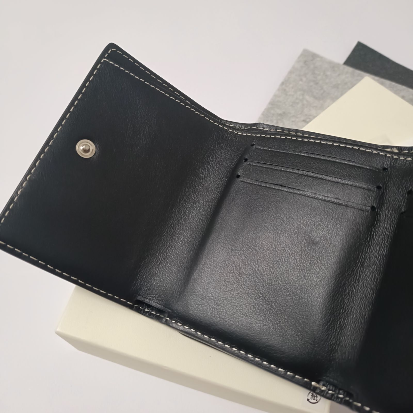VASIC ヴァジック 三つ折り財布 コンパクトウォレット 牛革 ブラック