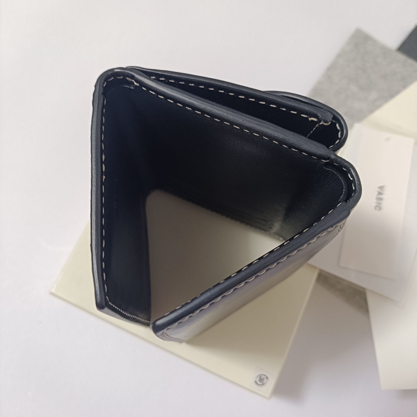 VASIC ヴァジック 三つ折り財布 コンパクトウォレット 牛革 ブラック