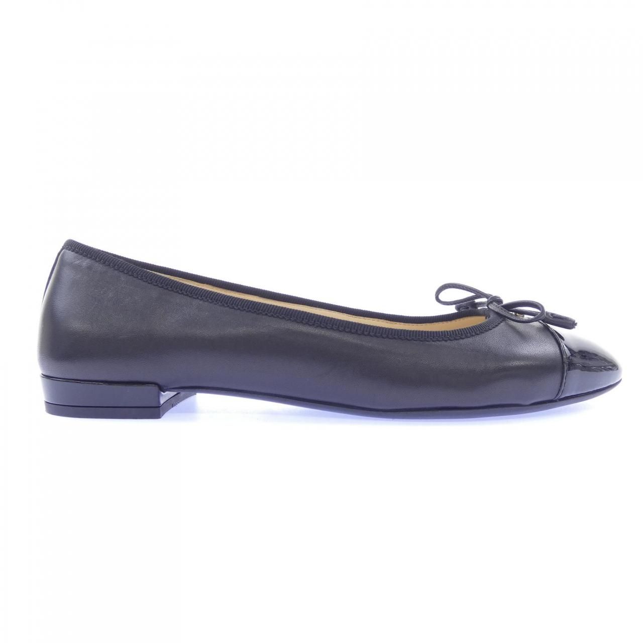 プラダ PRADA フラットシューズ 18,944円